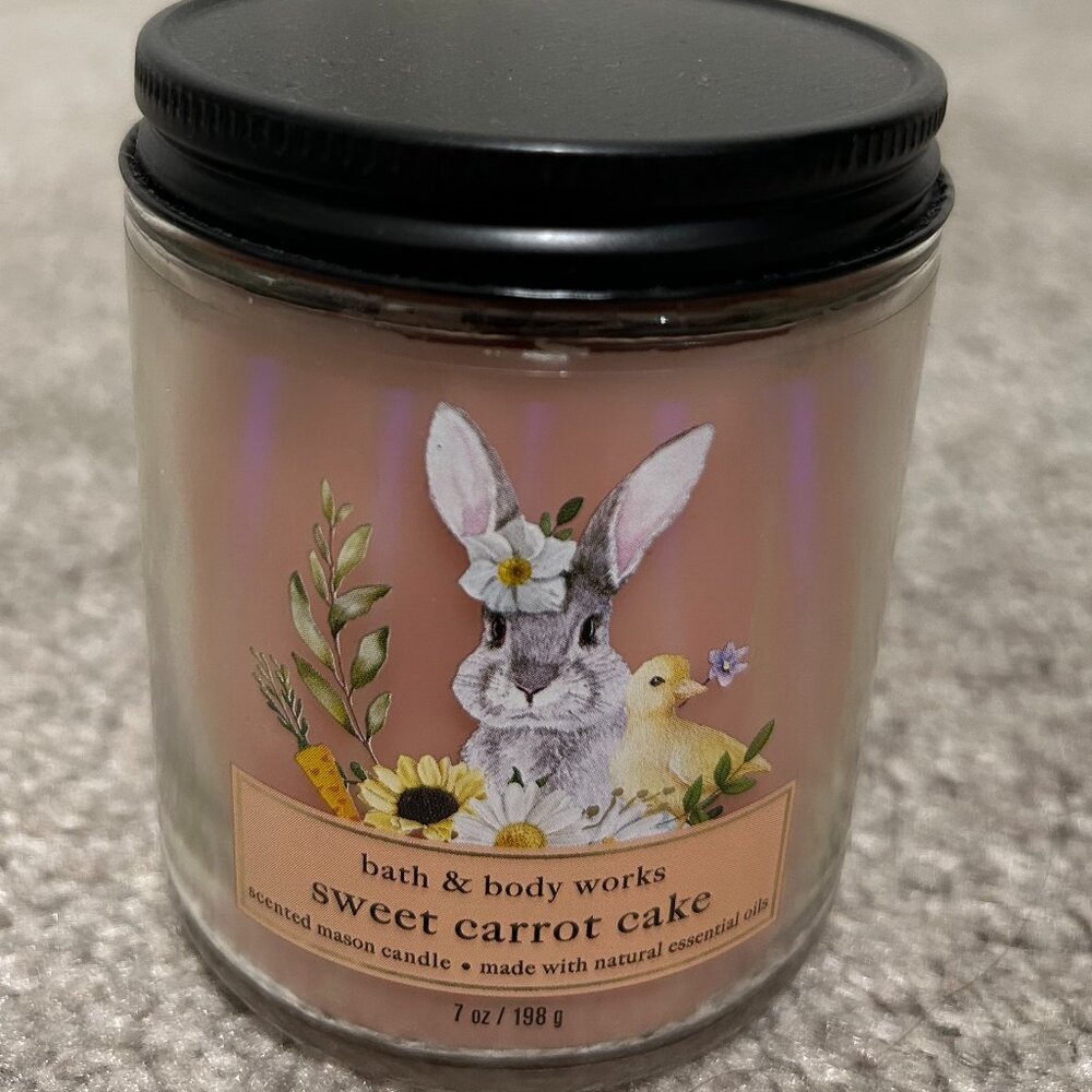 Bath & Body Works Sweet Carrot Cake 8 oz Candle